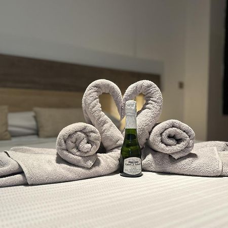 Lujo a tu alcance con spa y garaje pleno centro Huelva Exterior foto