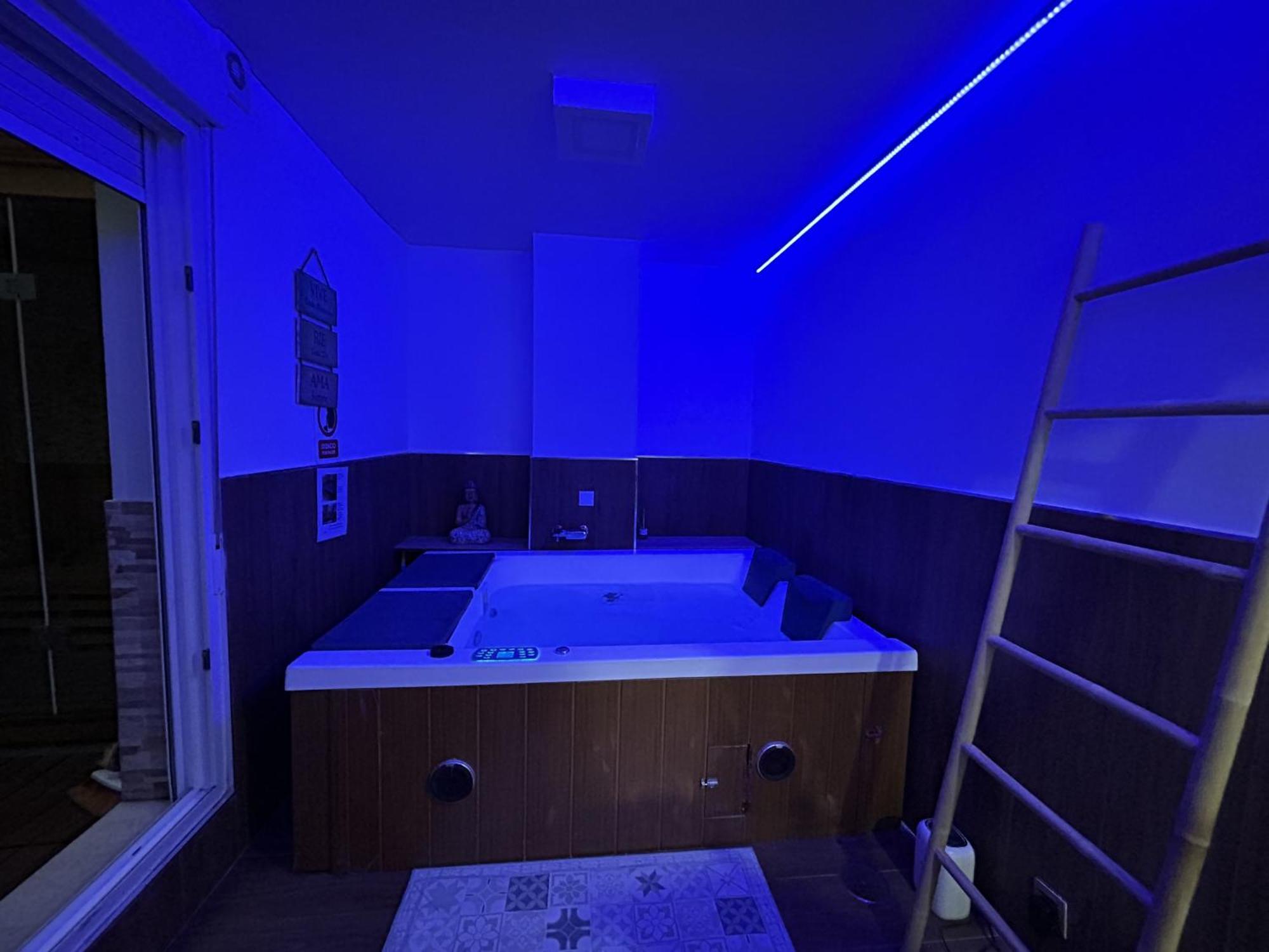 Lujo a tu alcance con spa y garaje pleno centro Huelva Exterior foto