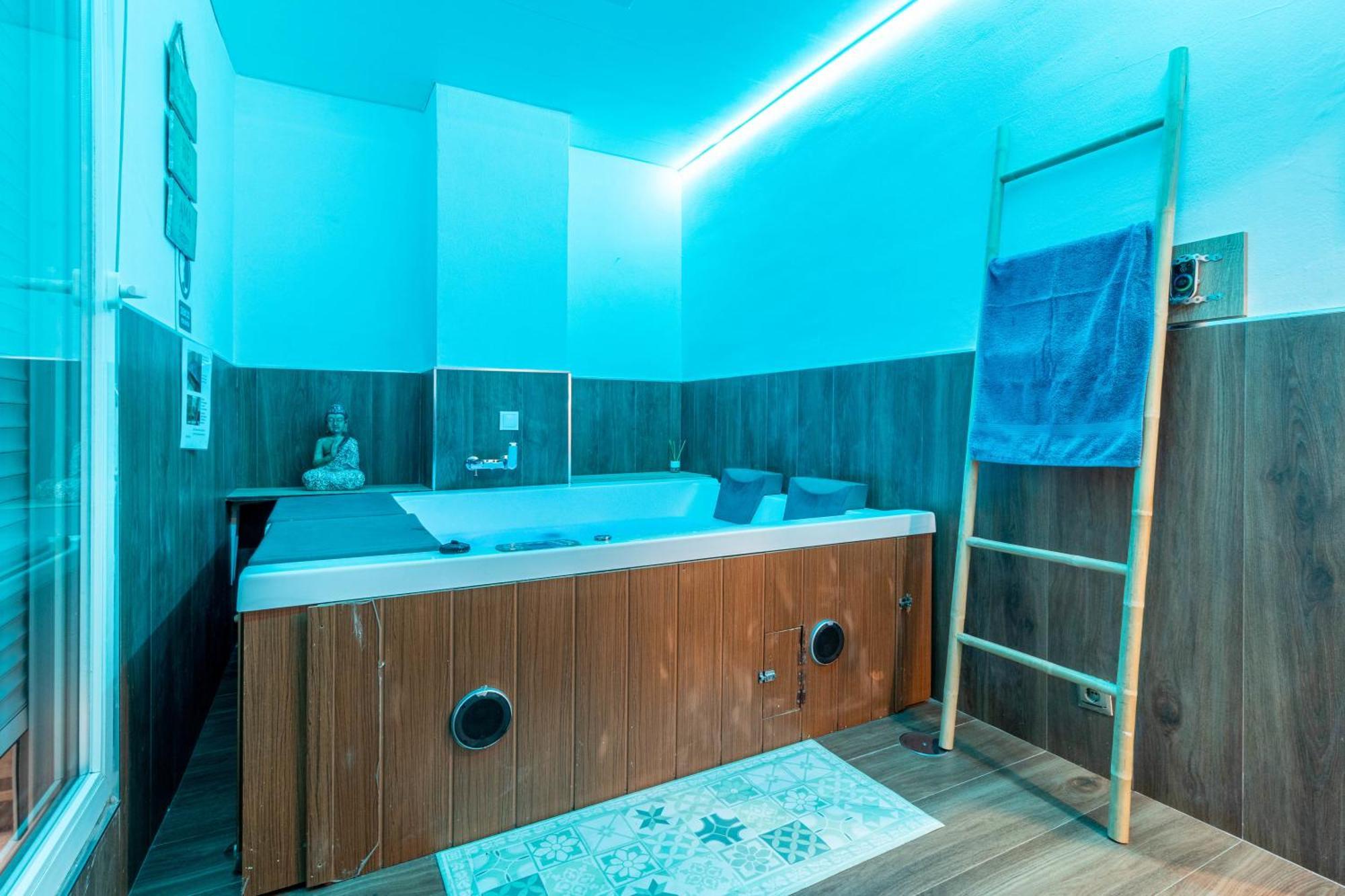 Lujo a tu alcance con spa y garaje pleno centro Huelva Exterior foto