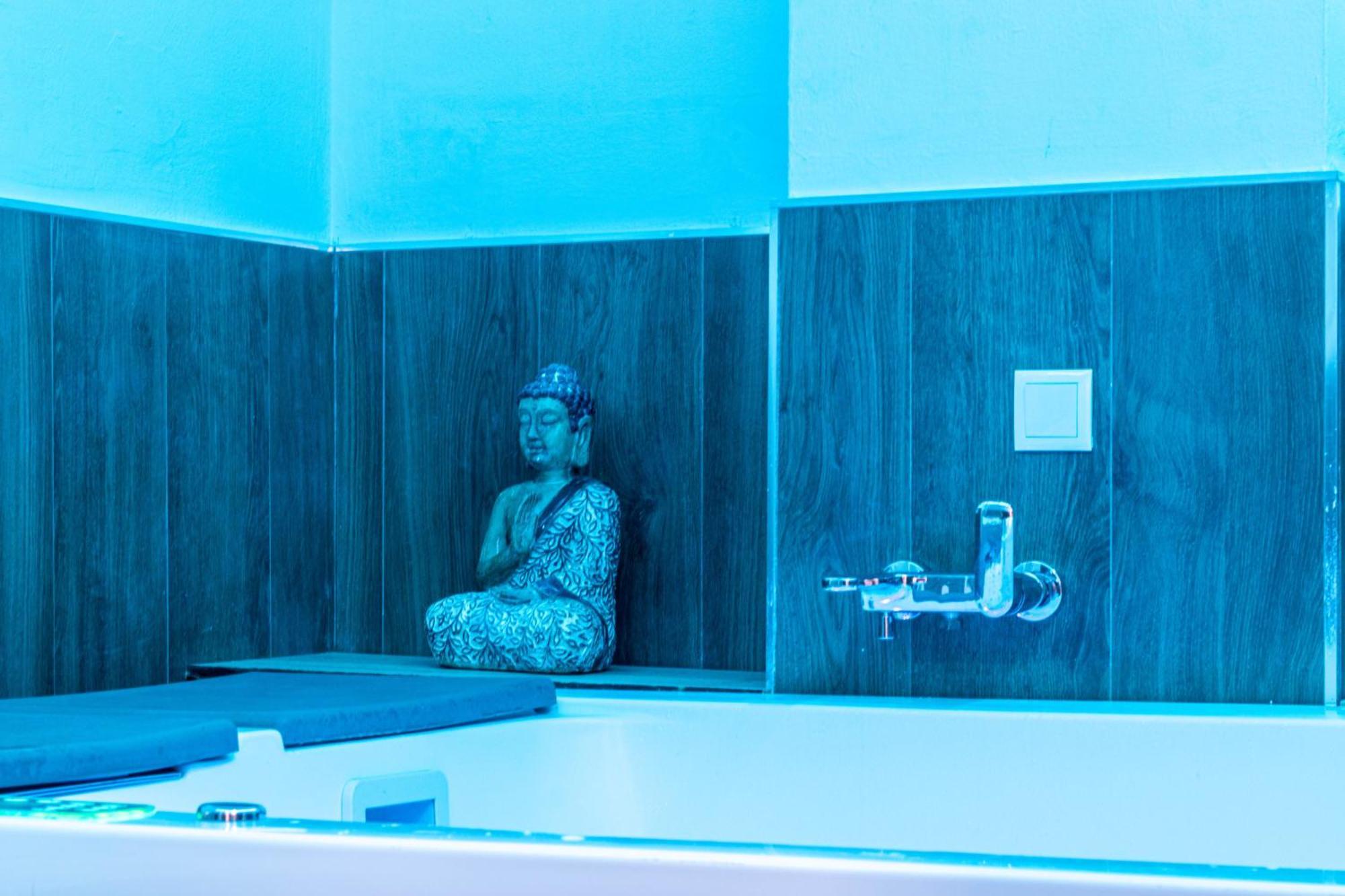 Lujo a tu alcance con spa y garaje pleno centro Huelva Exterior foto
