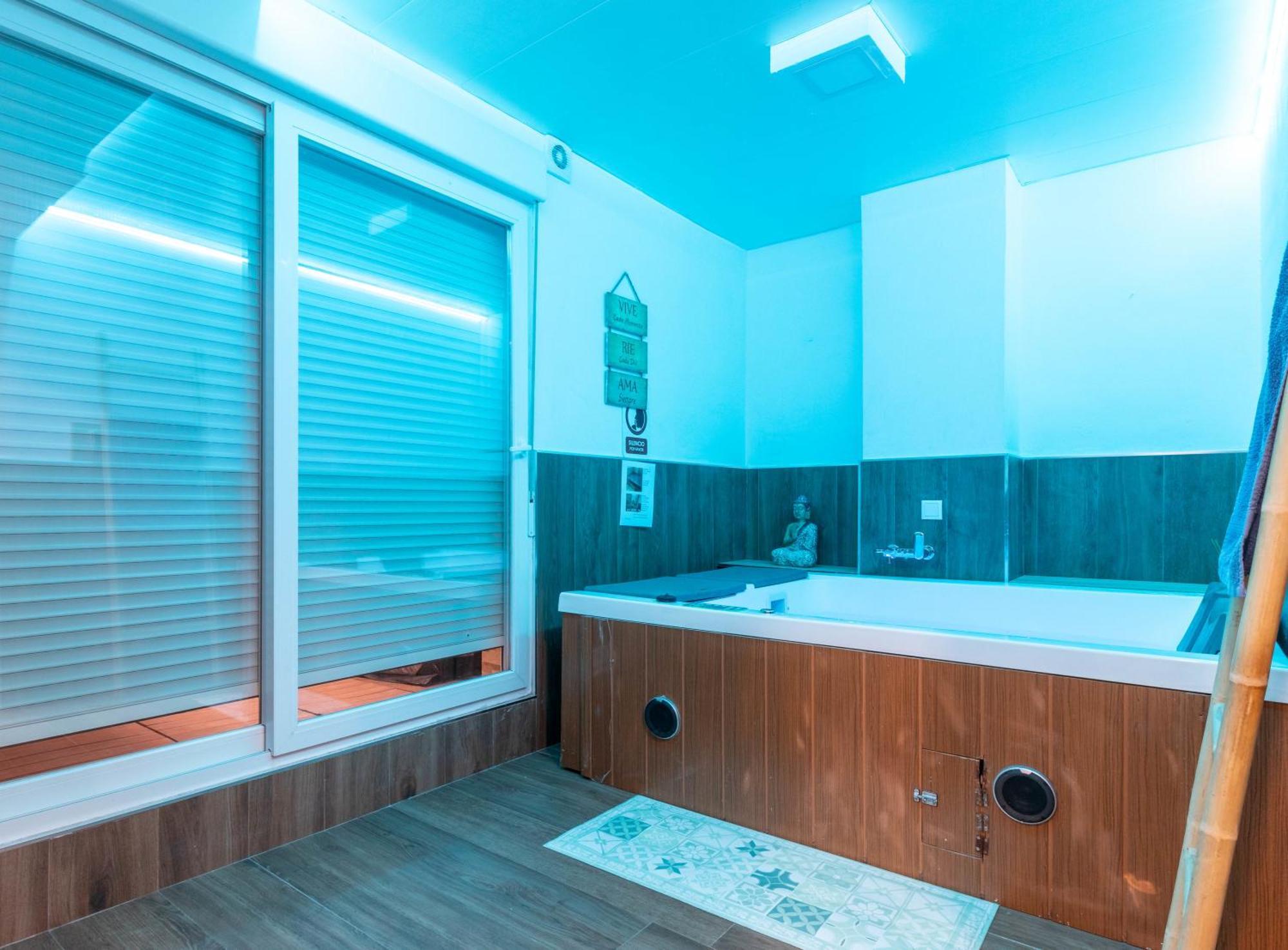 Lujo a tu alcance con spa y garaje pleno centro Huelva Exterior foto