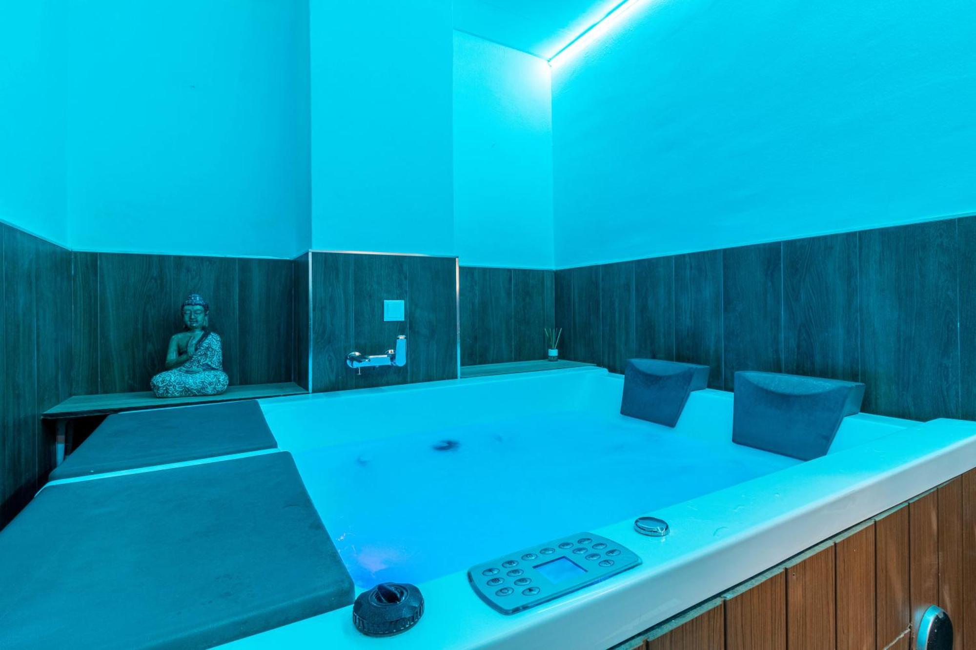Lujo a tu alcance con spa y garaje pleno centro Huelva Exterior foto